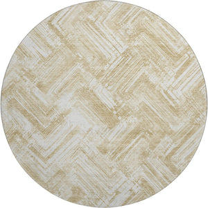 HomeRoots 8' Beige And Ivory Chevron Washable Round Rug - Durable, UV-Protected, Easy-Care for High-Traffic Areas 652872