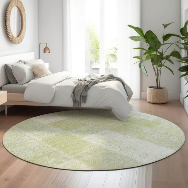 HomeRoots 8' Artichoke Green & Ivory Patchwork Round Rug - Washable, Stain Resistant & UV Protected Design 652908