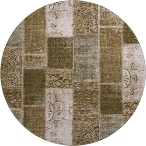 HomeRoots 8' Brown and Ivory Patchwork Round Rug - Washable, UV-Protected, Perfect for Kids and Pets! 652926
