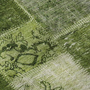 HomeRoots 8' Olive Green and Ivory Patchwork Round Rug - Washable, UV Protected, Stain Resistant for Durability! 652938