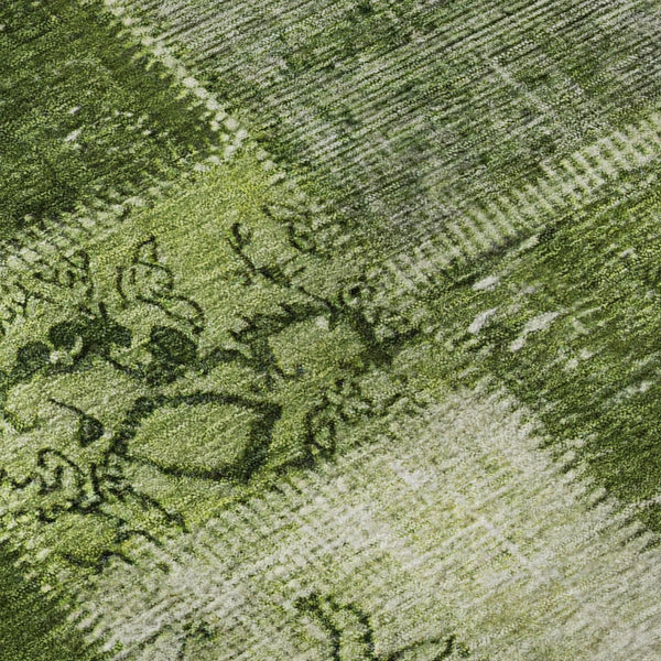 HomeRoots 8' Olive Green and Ivory Patchwork Round Rug - Washable, UV Protected, Stain Resistant for Durability! 652938