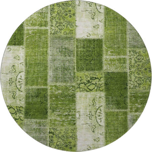 HomeRoots 8' Olive Green and Ivory Patchwork Round Rug - Washable, UV Protected, Stain Resistant for Durability! 652938