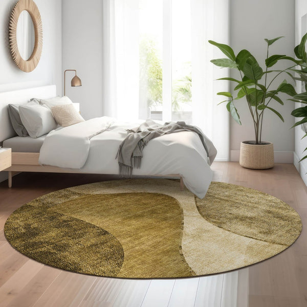 HomeRoots 8' Brown and Beige Abstract Round Rug - Washable with UV Protection for Stylish High-Traffic Areas 653155