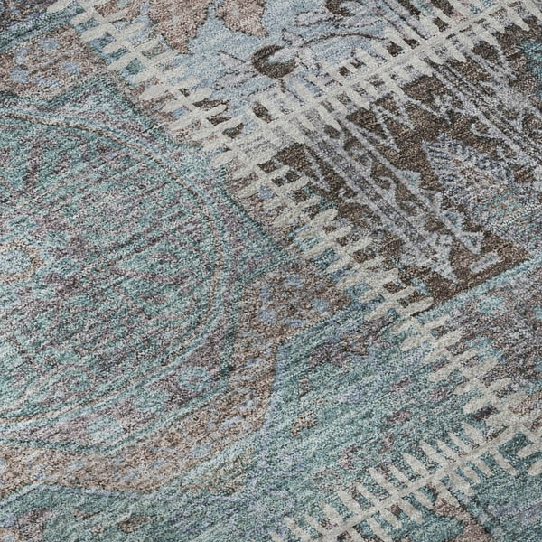 HomeRoots 8' Teal and Beige Round Patchwork Rug - Washable, UV Protected, Stain Resistant for Stylish Spaces 653257