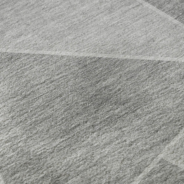 HomeRoots 8' Gray and Silver Geometric Round Rug - Washable, UV-Protected, Modern Design for Home & Patio 653311