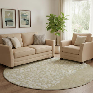 HomeRoots 8' Beige And Ivory Abstract Round Rug - Washable, UV Protected, Stain Resistant for High-Traffic Areas 653563
