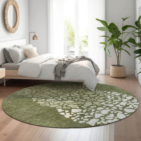 HomeRoots 8' Olive Green and Ivory Abstract Round Rug - Washable, Stain-Resistant, UV-Protected for Modern Spaces 653587