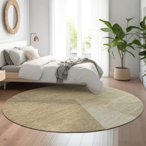 HomeRoots 8' Beige And Ivory Geometric Washable Round Rug with UV Protection for Modern Spaces & Easy Care 653728