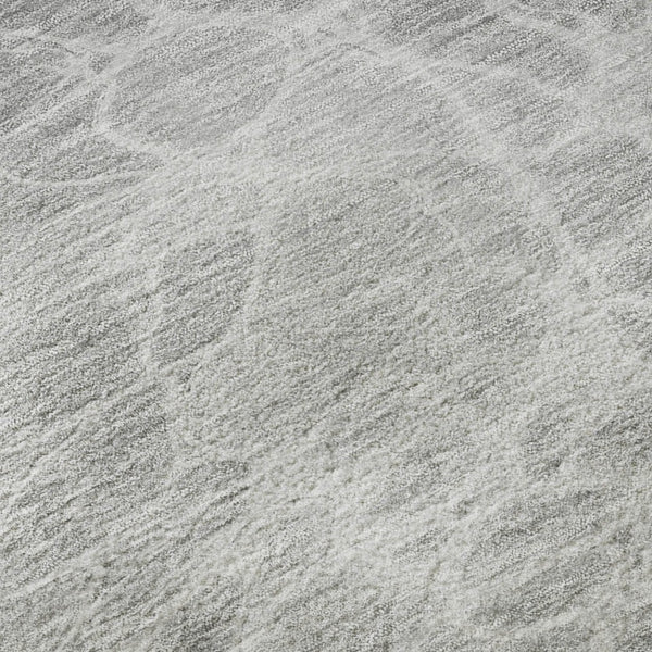 HomeRoots 8' Elegant Silver and Gray Abstract Washable Round Rug with UV Protection for High-Traffic Areas 654617
