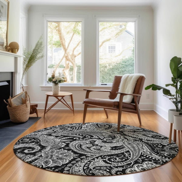 HomeRoots 8' Black And Ivory Paisley Round Rug – Washable, UV Protected, Stain-Resistant, Perfect for Pets! 654635