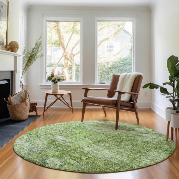 HomeRoots 8' Olive Green Abstract Round Rug - Washable, UV Protected, Stain Resistant for Modern Spaces 654805