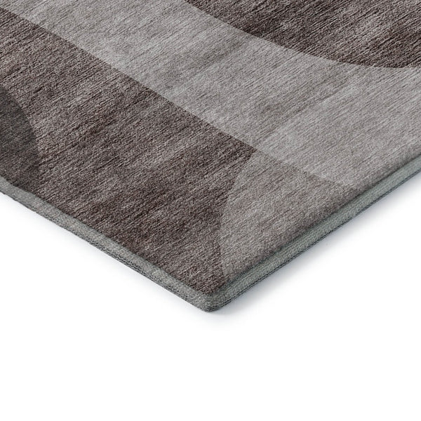 HomeRoots 8' Stylish Coffee and Taupe Geometric Round Rug - Washable, UV-Protected, Perfect for Homes! 654841