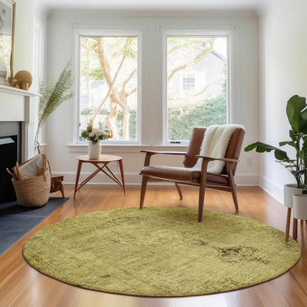 HomeRoots 8' Gold and Wheat Oriental Round Rug - Washable, UV Protected, Stylish & Durable for Any Space 654883
