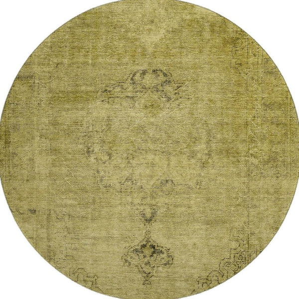 HomeRoots 8' Gold and Wheat Oriental Round Rug - Washable, UV Protected, Stylish & Durable for Any Space 654883