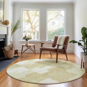 HomeRoots 8' Beige and Ivory Geometric Round Rug - Washable, UV-Protected, Durable for High-Traffic Areas 654913