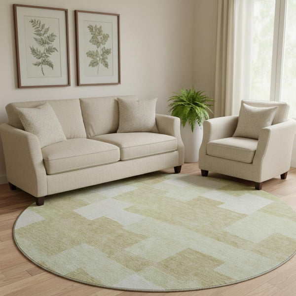 HomeRoots 8' Beige and Ivory Geometric Round Rug - Washable, UV-Protected, Durable for High-Traffic Areas 654913