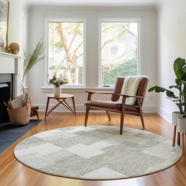 HomeRoots 8' Taupe & Ivory Geometric Round Rug - Washable, UV Protected, Stain Resistant for Busy Homes! 654961