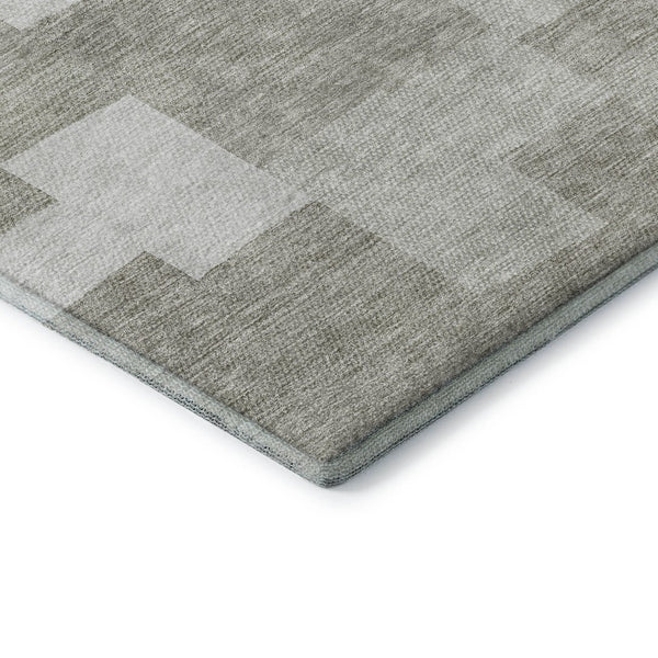 HomeRoots 8' Taupe & Ivory Geometric Round Rug - Washable, UV Protected, Stain Resistant for Busy Homes! 654961