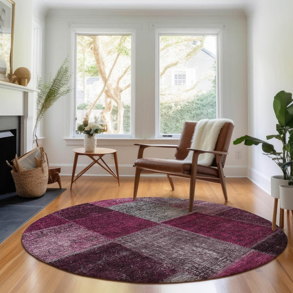 HomeRoots 8' Merlot Gray & Burgundy Patchwork Washable Round Rug - Durable, UV-Protected for Homes with Kids! 655177
