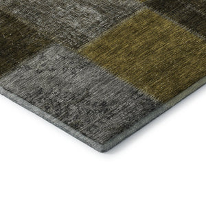 HomeRoots 8' Washable Round Rug in Coffee, Gold & Taupe Patchwork - UV Protected, Stain-Resistant Design! 655183