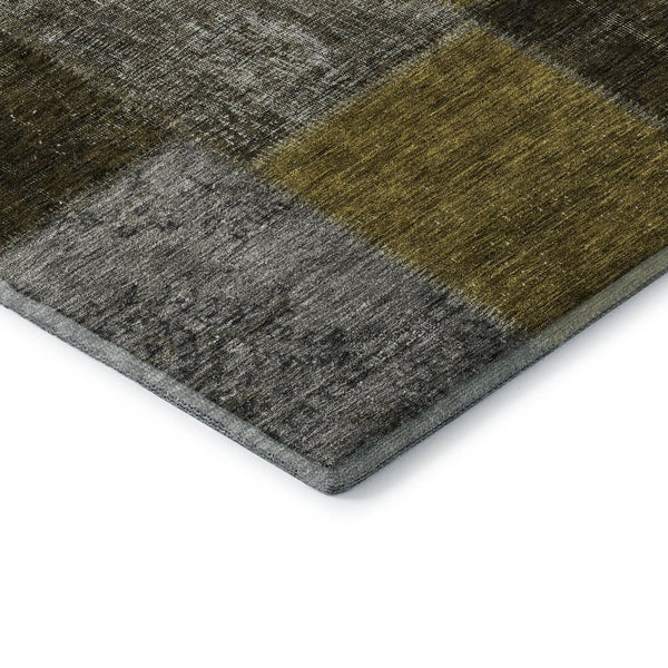 HomeRoots 8' Washable Round Rug in Coffee, Gold & Taupe Patchwork - UV Protected, Stain-Resistant Design! 655183