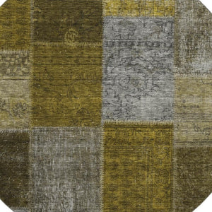 HomeRoots 8' Washable Round Rug in Coffee, Gold & Taupe Patchwork - UV Protected, Stain-Resistant Design! 655183