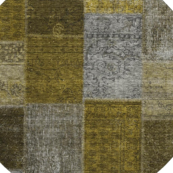 HomeRoots 8' Washable Round Rug in Coffee, Gold & Taupe Patchwork - UV Protected, Stain-Resistant Design! 655183