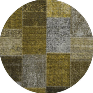 HomeRoots 8' Washable Round Rug in Coffee, Gold & Taupe Patchwork - UV Protected, Stain-Resistant Design! 655183