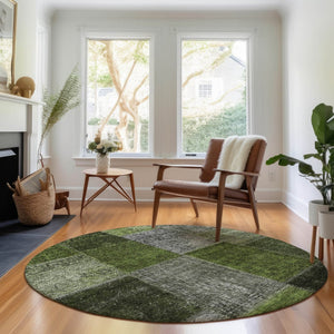 HomeRoots 8' Olive Green & Gray Patchwork Round Rug - Washable, UV Protected, Stain Resistant for Busy Homes 655195