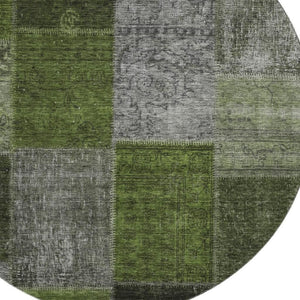 HomeRoots 8' Olive Green & Gray Patchwork Round Rug - Washable, UV Protected, Stain Resistant for Busy Homes 655195