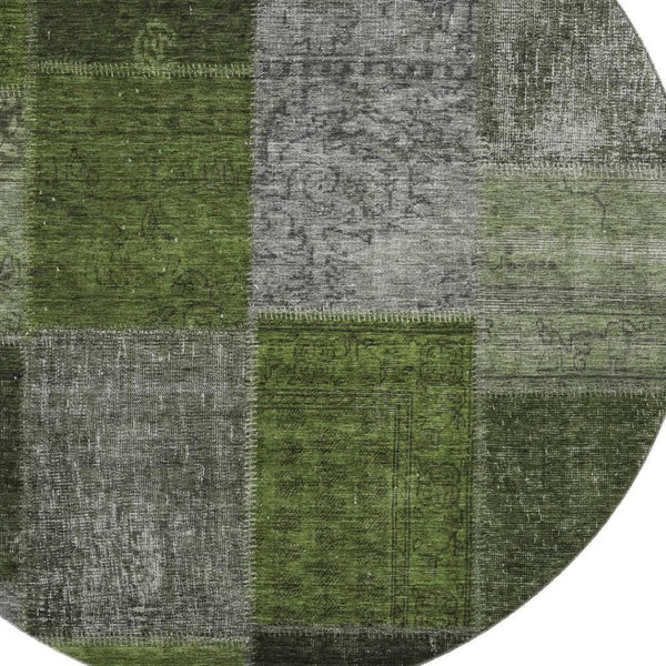 HomeRoots 8' Olive Green & Gray Patchwork Round Rug - Washable, UV Protected, Stain Resistant for Busy Homes 655195