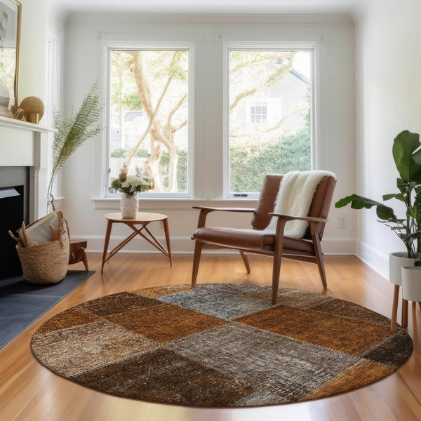 HomeRoots 8' Washable Round Rug in Rust Brown & Gray Patchwork Design - Durable, UV-Protected, Easy-Care! 655201