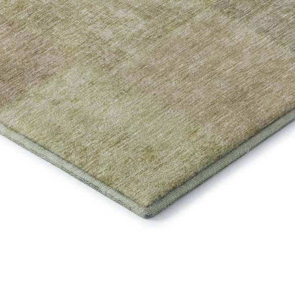 HomeRoots 8' Artichoke Green & Khaki Patchwork Washable Round Rug with UV Protection for Stylish Living Spaces 655213