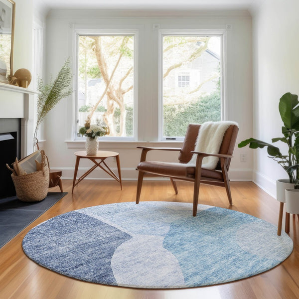 HomeRoots 8' Denim Blue & Ivory Abstract Washable Round Rug - UV Protected, Stain Resistant, Modern Style 655261