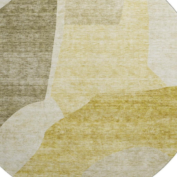 HomeRoots 8' Gold and Ivory Abstract Round Rug - Washable, UV-Protected, Stain-Resistant for Modern Homes 655273