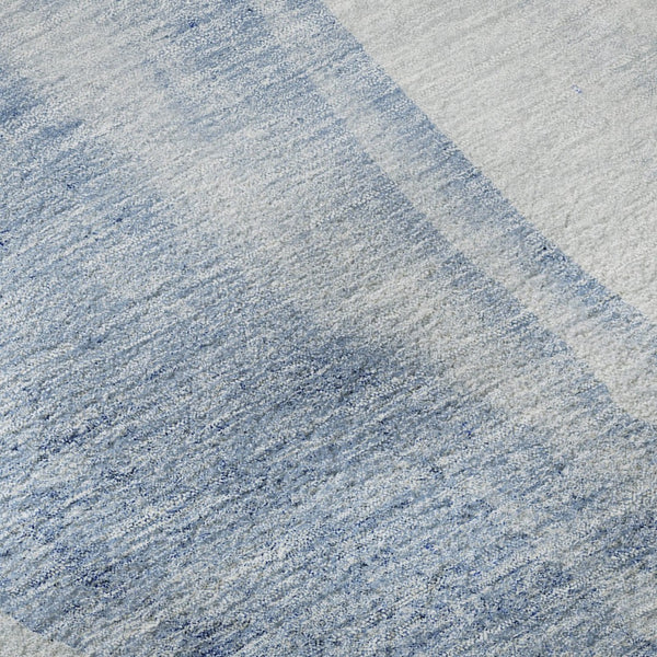 HomeRoots 5' Blue and Ivory Abstract Washable Area Rug with UV Protection – Durable, Stylish, Kid & Pet Friendly! 655308