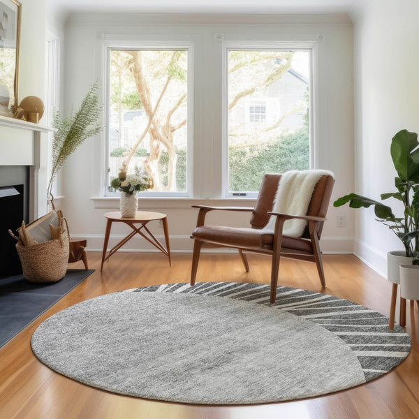 HomeRoots 8' Charcoal and Silver Abstract Round Rug - Washable, UV-Protected, Durable for High-Traffic Areas 655370