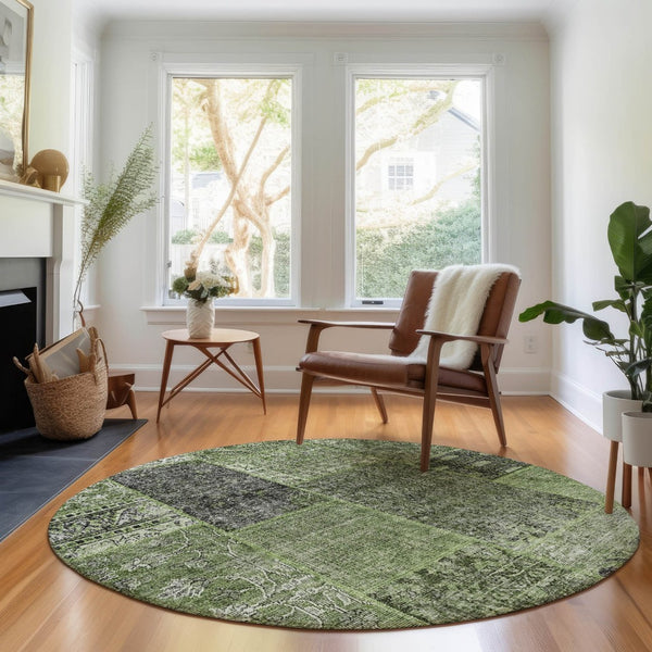 HomeRoots 8' Olive Green & Gray Patchwork Washable Round Rug - Stylish, Durable, UV-Protected for All Spaces 655454