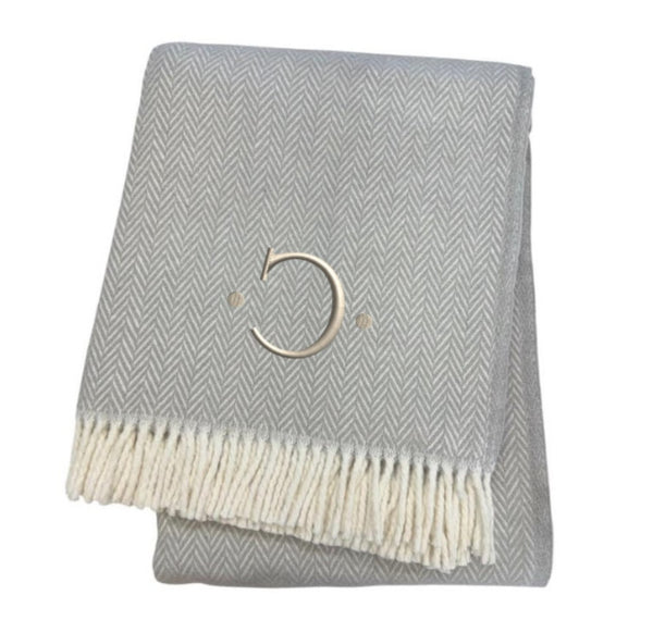 HomeRoots 55" Gray and White Herringbone Cotton Blend Throw Blanket with Personalized Initial and Tassels C 655526