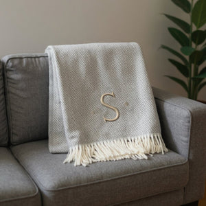 HomeRoots 55" Gray and White Herringbone Cotton Blend Throw Blanket with Personalized Initial and Tassels S 655542