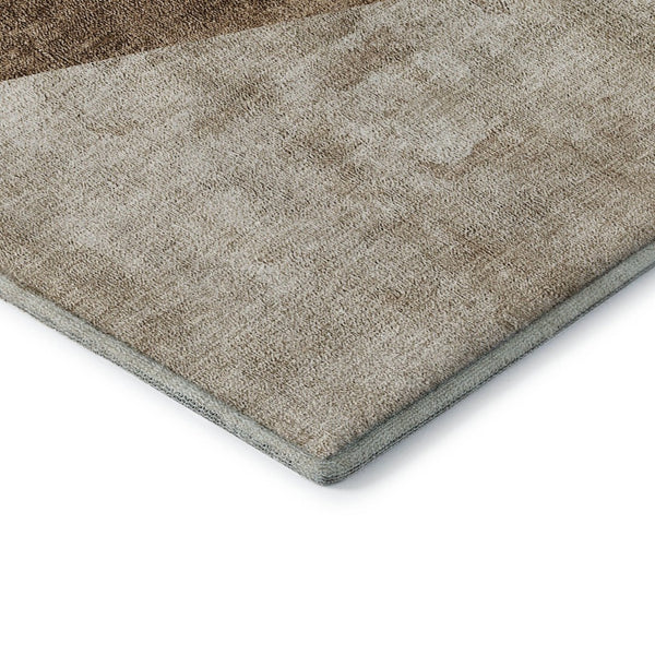 HomeRoots 8' Brown and Beige Geometric Round Rug - Washable, UV-Protected, Family-Friendly Design for Homes! 655552