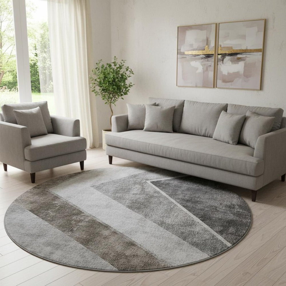 HomeRoots 8' Stylish Gray Brown & Silver Geometric Round Rug - Washable, UV-Protected & Perfect for High-Traffic Areas 655564