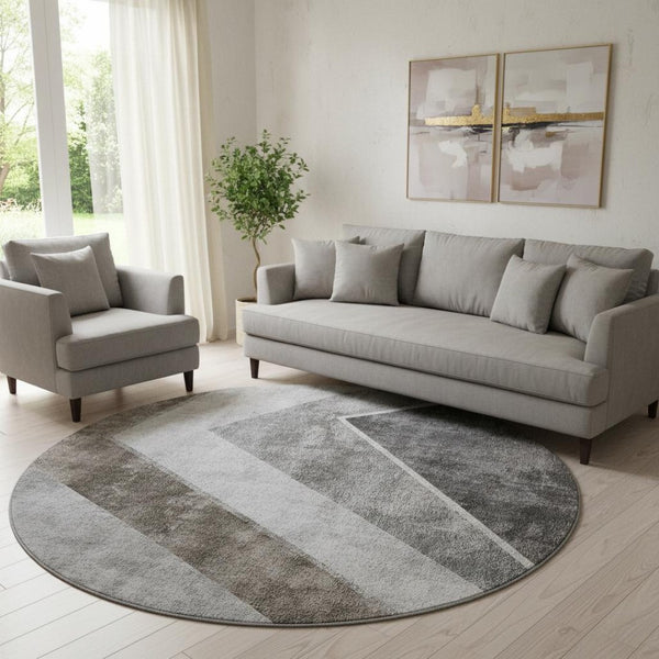 HomeRoots 8' Stylish Gray Brown & Silver Geometric Round Rug - Washable, UV-Protected & Perfect for High-Traffic Areas 655564