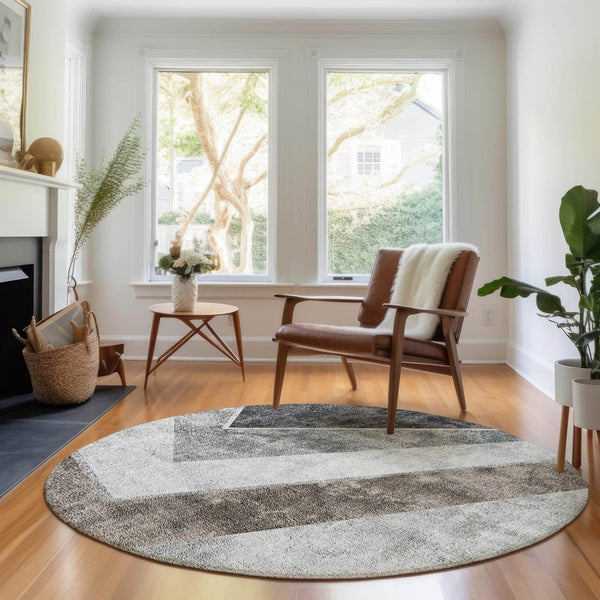 HomeRoots 8' Stylish Gray Brown & Silver Geometric Round Rug - Washable, UV-Protected & Perfect for High-Traffic Areas 655564