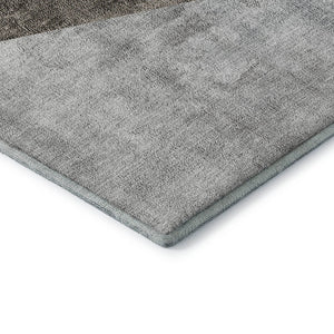 HomeRoots 8' Stylish Gray Brown & Silver Geometric Round Rug - Washable, UV-Protected & Perfect for High-Traffic Areas 655564