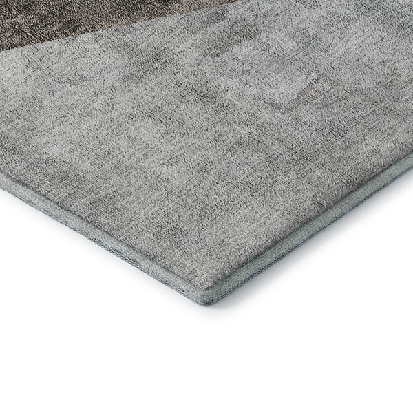 HomeRoots 8' Stylish Gray Brown & Silver Geometric Round Rug - Washable, UV-Protected & Perfect for High-Traffic Areas 655564