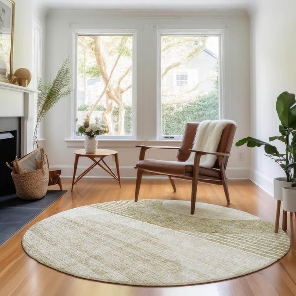 HomeRoots 8' Taupe and Beige Geometric Washable Round Rug - UV Protected, Family-Friendly, Modern Style! 655755