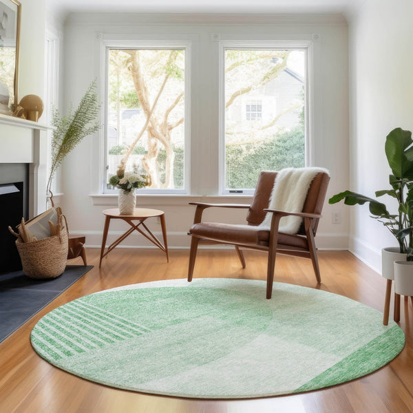 HomeRoots 8' Green and Ivory Geometric Washable Round Rug - Durable, UV-Protected, Easy-Care for Everyday Life 655833