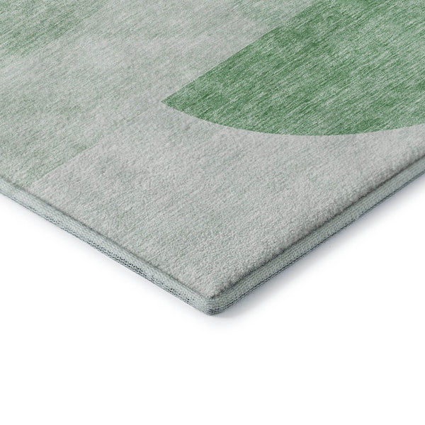 HomeRoots 8' Green and Ivory Geometric Washable Round Rug - Durable, UV-Protected, Easy-Care for Everyday Life 655833
