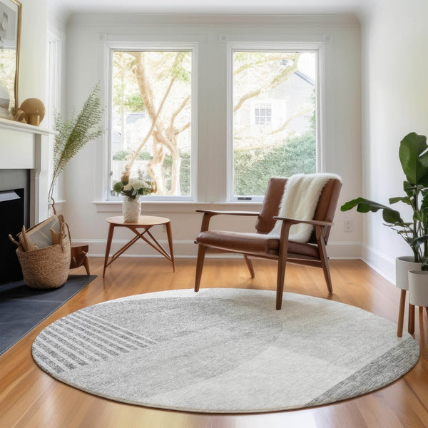 HomeRoots 8' Gray and Silver Geometric Round Rug - Washable, UV-Protected, Durable, Perfect for Busy Homes! 655845